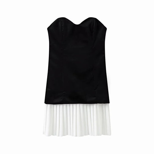 Upgrade Your Wardrobe with This Chic Black Velvet Tube Dress!