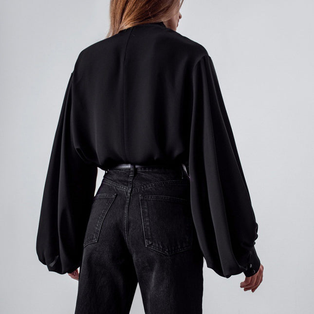 Elegante hochtaillierte Bluse mit Laternenärmeln