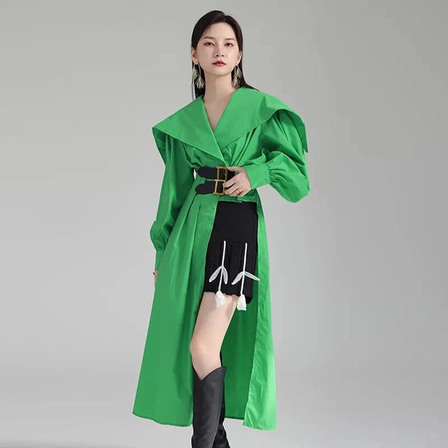 Veredeln Sie Ihren Stil mit dem unregelmäßigen Hemdblusenkleid in Midilänge mit Taillenbund