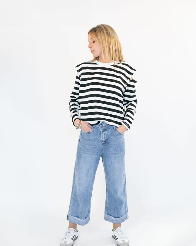 Werten Sie Ihre Sommergarderobe auf mit unserem gestreiften Off-Shoulder T-Shirt 2024 - Jetzt shoppen!