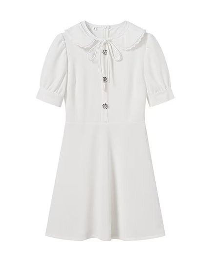 Fantastisk vit och svart A-linjeklänning – Söt elegans för fashionabla kvinnor