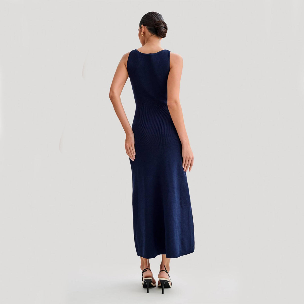 Elegant Sleeveless Knitted Dress - Round Neck Slim Fit Women's Fashion