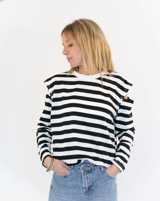 Werten Sie Ihre Sommergarderobe auf mit unserem gestreiften Off-Shoulder T-Shirt 2024 - Jetzt shoppen!