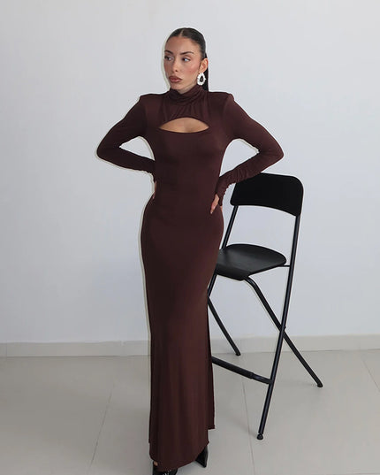 Temperamentvolles Kleid mit hohem Kragen, langen Ärmeln und Hohlsaum