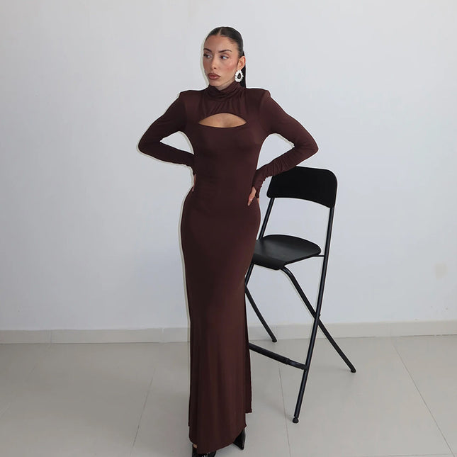 Temperamentvolles Kleid mit hohem Kragen, langen Ärmeln und Hohlsaum