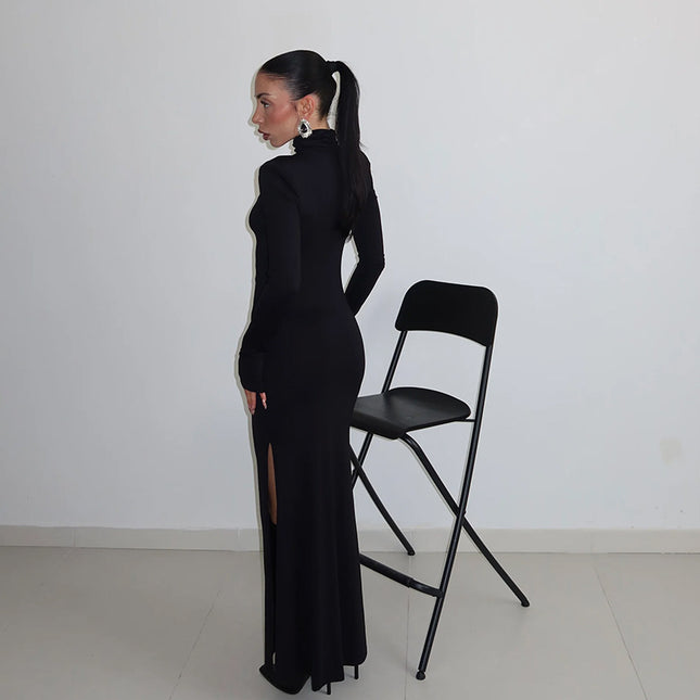 Temperamentvolles Kleid mit hohem Kragen, langen Ärmeln und Hohlsaum