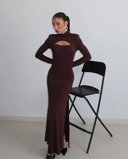 Temperamentvolles Kleid mit hohem Kragen, langen Ärmeln und Hohlsaum