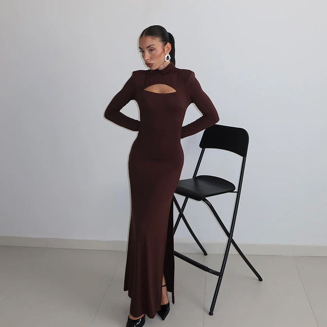 Temperamentvolles Kleid mit hohem Kragen, langen Ärmeln und Hohlsaum