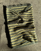 M / yellow stripe