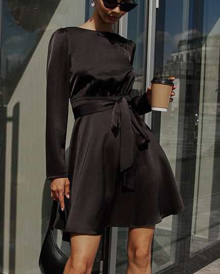 Satin Fashion Sexig Rygglös Kedja Miniklänning för Kvinnor Elegant Enfärgad Långärmad Klänning Fest Clubwear Vestidos
