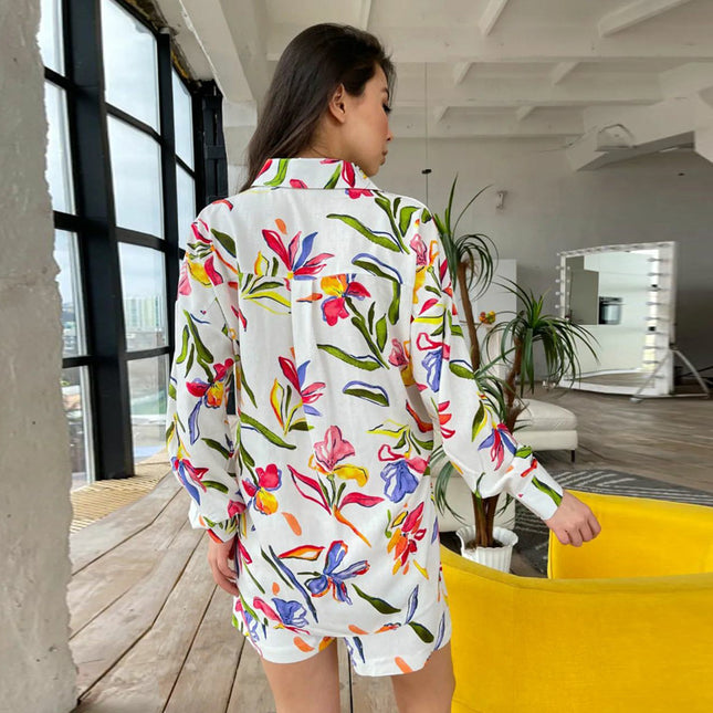 Set med blommig skjorta och shorts för dam