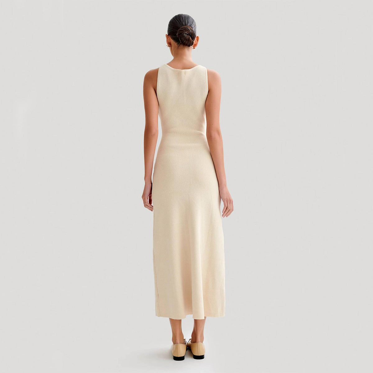 Elegant Sleeveless Knitted Dress - Round Neck Slim Fit Women's Fashion