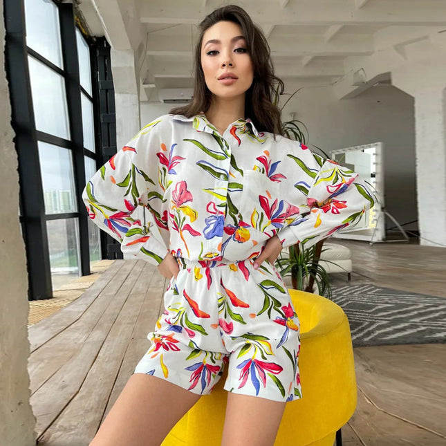 Set med blommig skjorta och shorts för dam