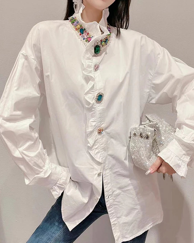 Elegante weiße Bluse mit Perlendiamanten und Rüschen für Damen