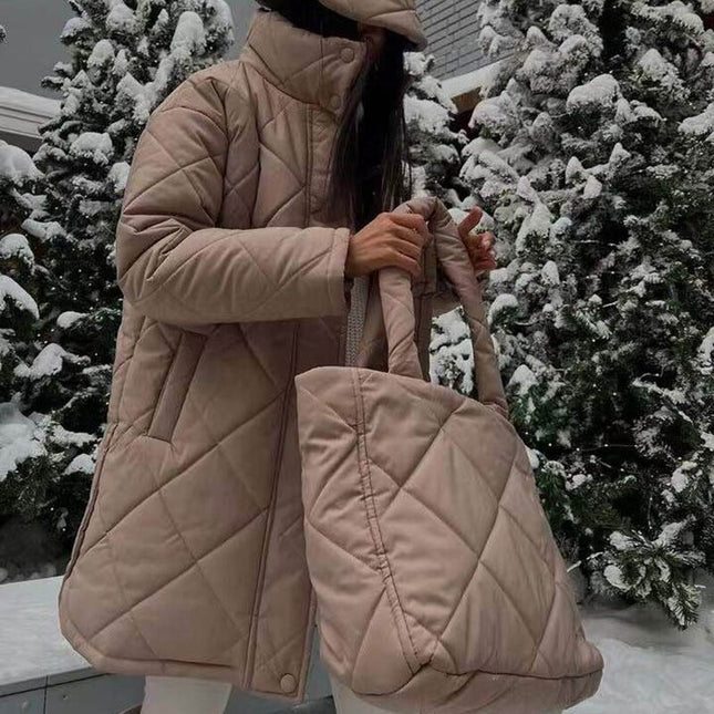 Höst- och vinterparkas och väskor, quiltade kappor och jackor för kvinnor, varma trenchcoats, långa dunjackor och outfits