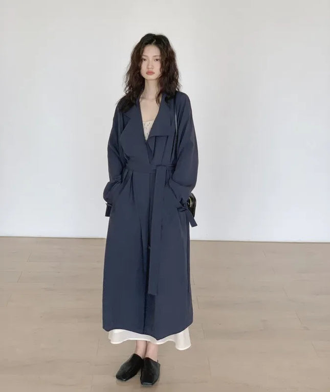 Veredeln Sie Ihren Stil mit unserer hochwertigen blauen Windbreaker-Jacke für Damen